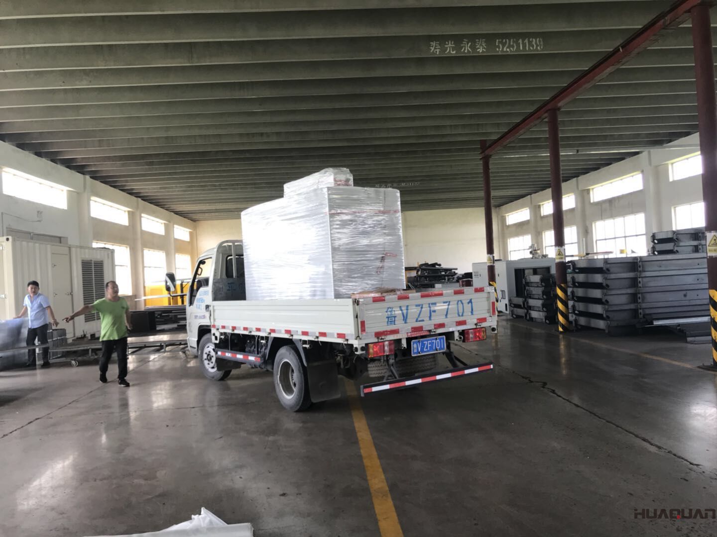 7月7日一臺HQ30GF標(biāo)配柴油發(fā)電機組順利發(fā)往湖南省