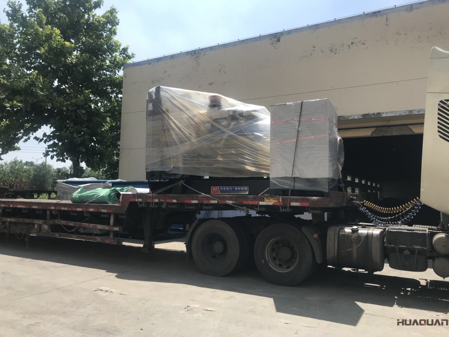  一臺800kw自動化型柴油發電機組于7月30號發往山東