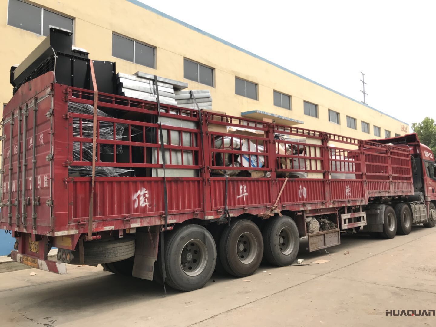 一臺120kw標配柴油發(fā)電機組于8月15日發(fā)往江蘇