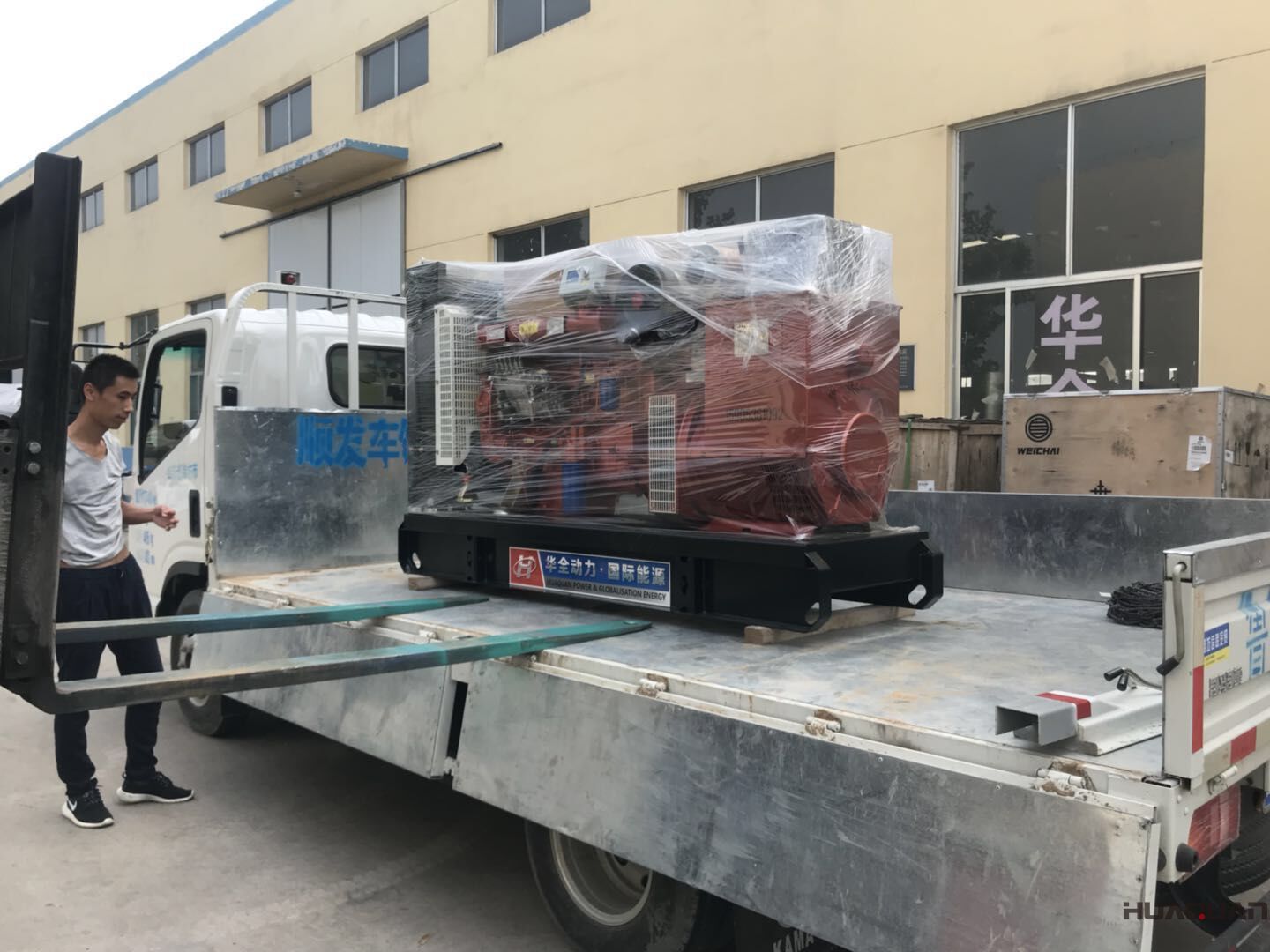 8月2日，一臺80kw移動靜音拖車柴油發電機組從華全動力成功發往山東省