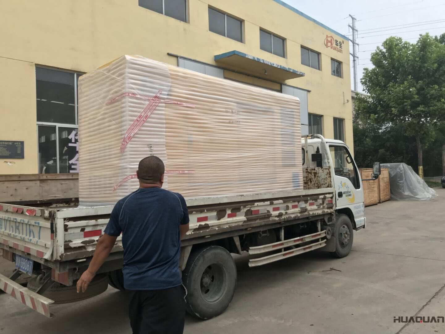 一臺20kw靜音箱型柴油發(fā)電機組于9月18日發(fā)往北京