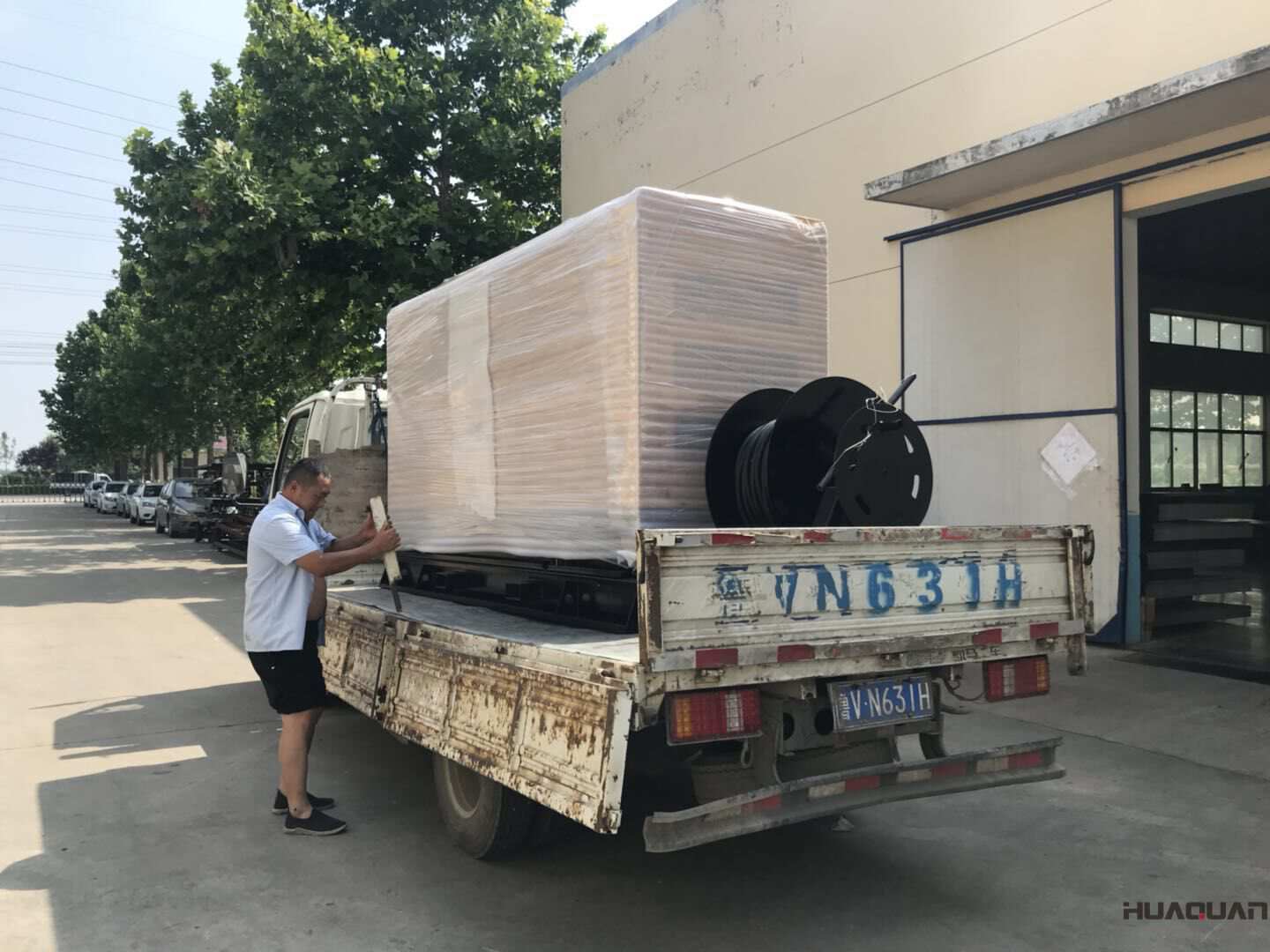 一臺30kw靜音箱柴油發電機組于10月21日從華全動力順利發往“天府之國”四川