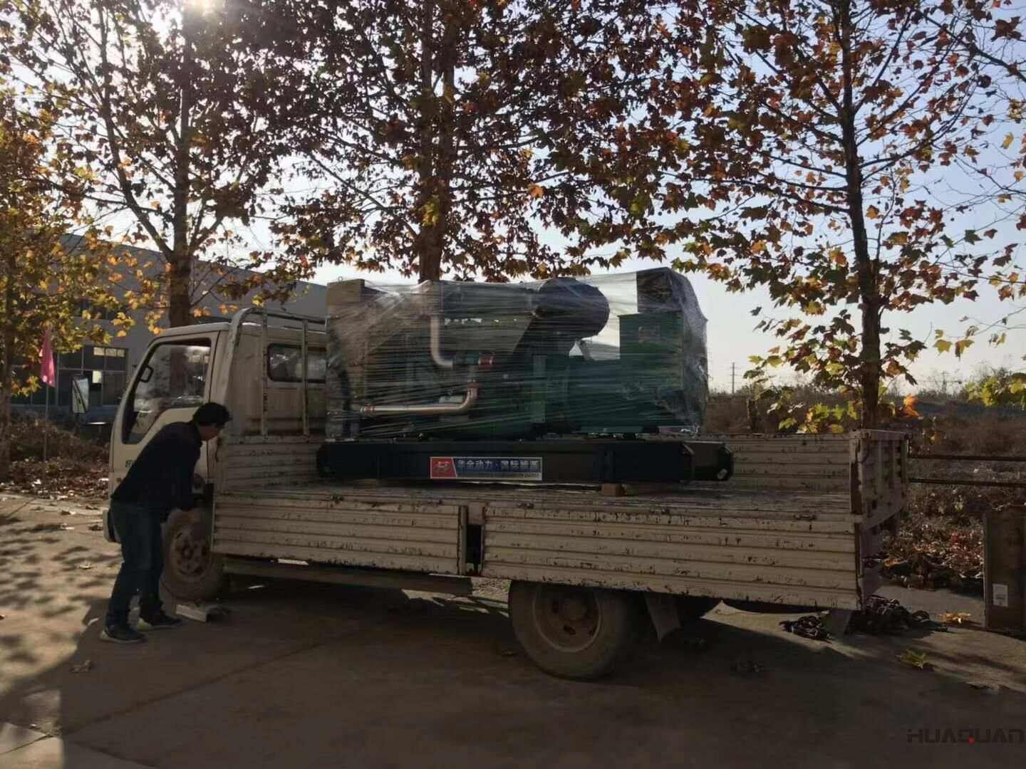 11月13日，河南陳先生從華全動力采購了一臺230kw標配柴油發電機組，現在已經順利發往目的地