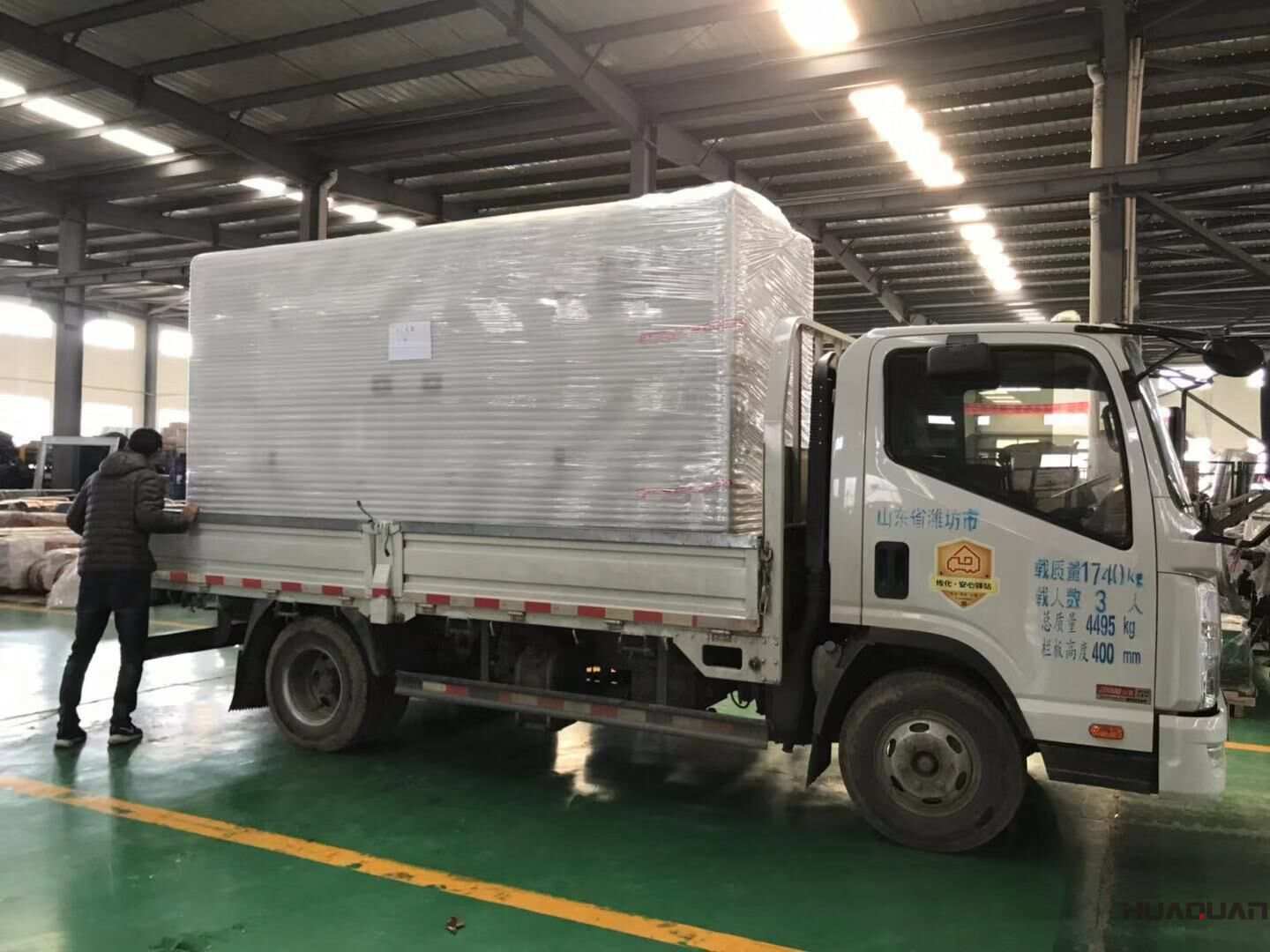 山東段先生從華全動(dòng)力采購(gòu)的一臺(tái)600kw立柜自啟動(dòng)柴油發(fā)電機(jī)組已于11月16日順利發(fā)往目的地