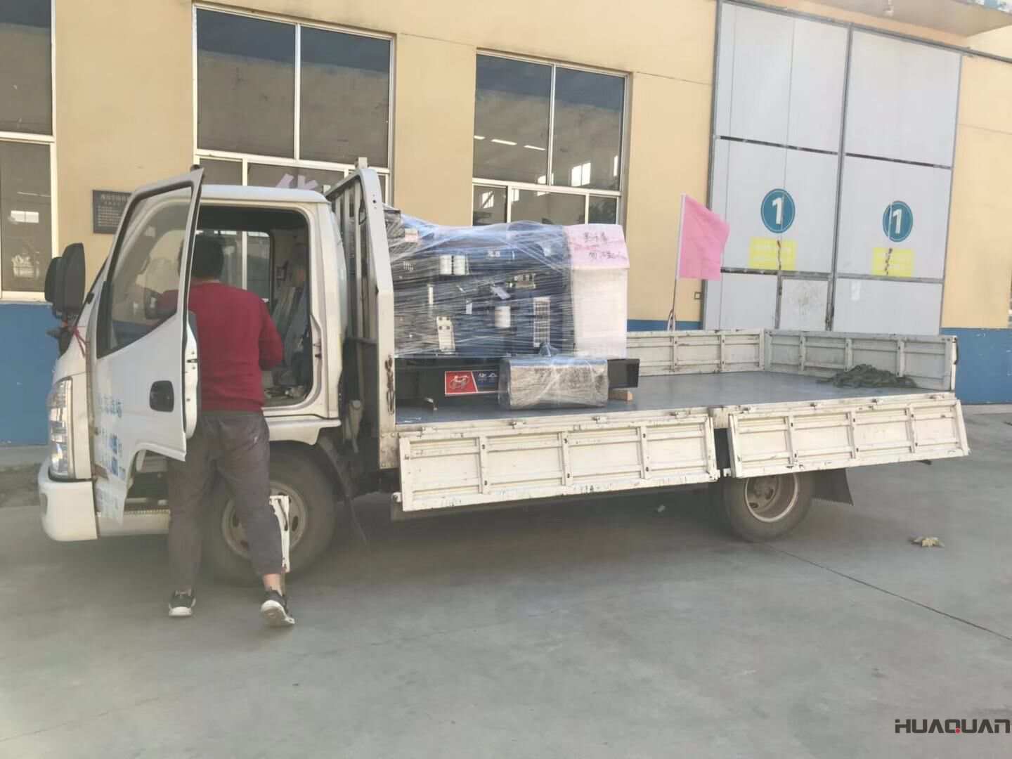 甘肅尚先生從華全動(dòng)力采購(gòu)的一臺(tái)20kw標(biāo)配柴油發(fā)電機(jī)組于11月26日成功發(fā)往目的地