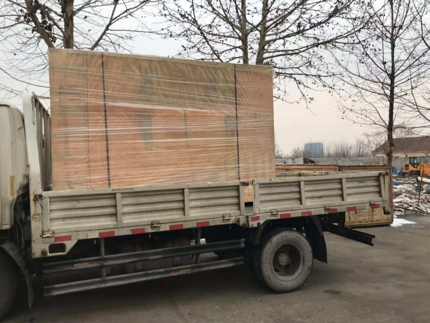 12月12日，山東省汪先生從華全動力采購的120kw靜音式防雨棚柴油發電機組順利發往目的地