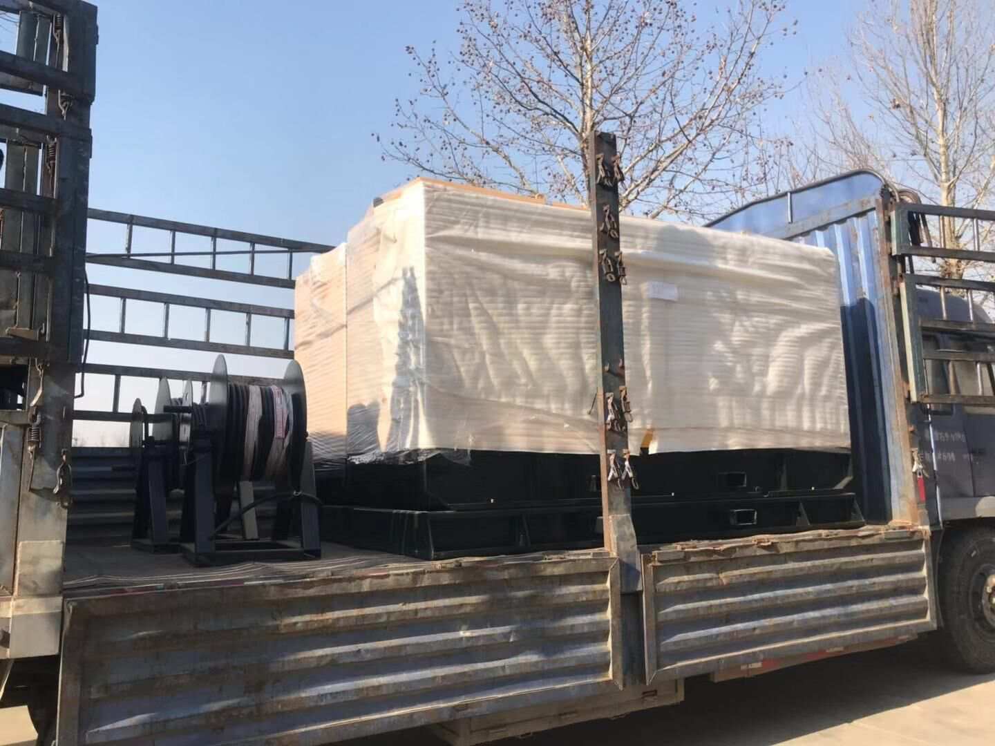 山東省汪先生從華全動力采購的100kw自動化柴油發電機組于1月2日順利發往目的地