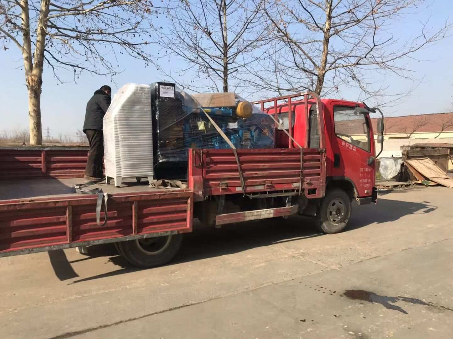 1月5日，云南省胡先生從華全動力采購的一臺100kw自動化柴油發(fā)電機組已經(jīng)順利發(fā)往目的地