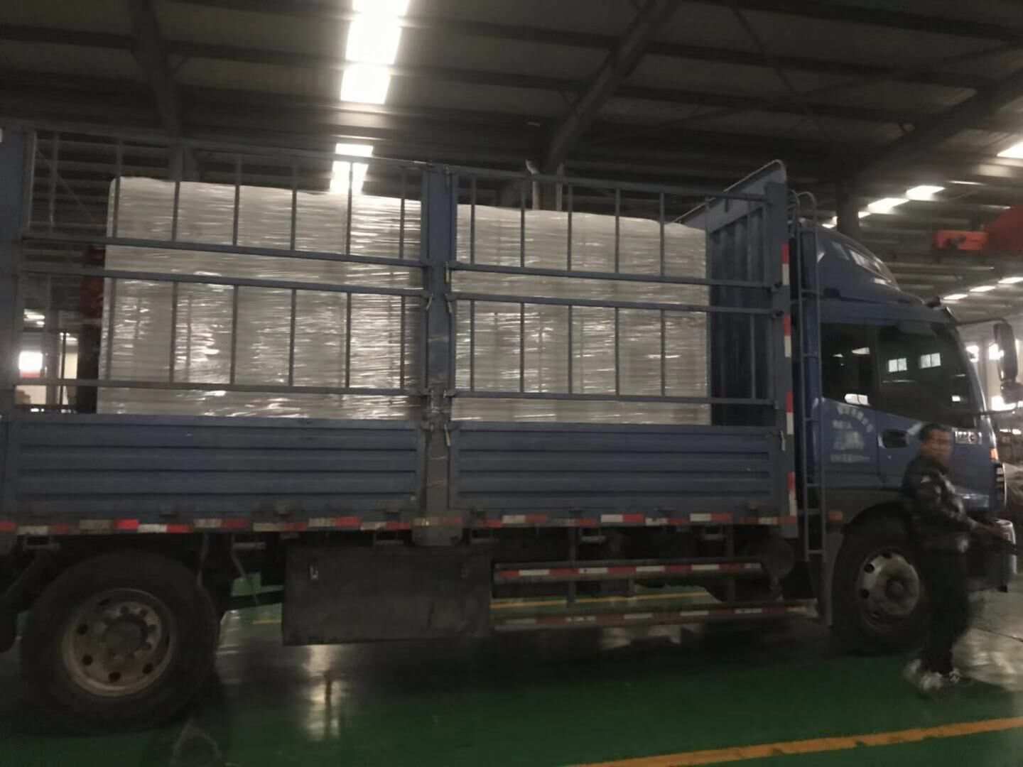 山東省姜先生從華全動力采購的300kw靜音箱柴油發(fā)電機組于1月10日順利發(fā)往目的地