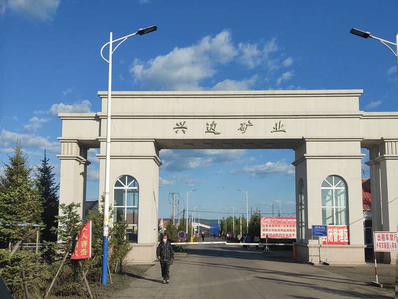 走進(jìn)黑龍江某礦業(yè)公司，華全工作人員調(diào)試2400千瓦高壓并機發(fā)電機組